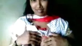 মাই এর, ছোট বোনকে চু ...
