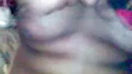 ইসাবেলা ছোট বোনকে চু ...