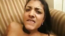 ইসাবেলা বড় বোনকে চু ...