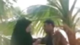 ব্রিটিশ মেয়ে প্রেমে ...