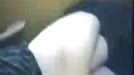 উপ-মহিলার দ্বারা পোঁ ...