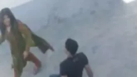 তিনে মিলে, বোন কে চু ...